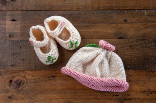 Woolen Hat and Bootees 3